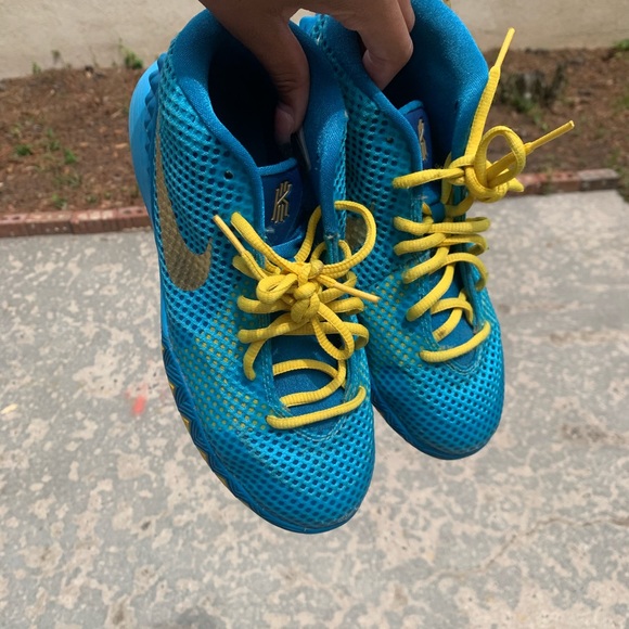 Basketball shoes - Picture 2 of 2